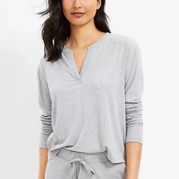 NWOT L&G Ribbed V-Neck Top - Picture 2 of 7